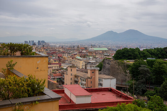 Hermosas postales de Napoli, Italia, donde se puede apreciar la cultura y la idiosincrasia de la ciudad con su caracter&iacute;stico colorido, edificios y pinturas. 