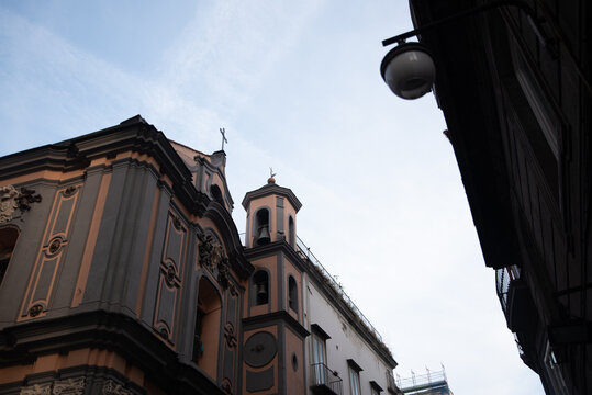 Hermosas postales de Napoli, Italia, donde se puede apreciar la cultura y la idiosincrasia de la ciudad con su caracter&iacute;stico colorido, edificios y pinturas. 