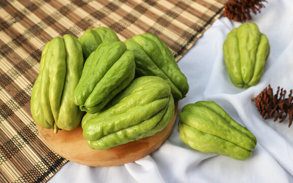 Chayote (Sechium edule), an edible green, pear-shaped fruit that belongs to the gourd and squash family. It's commonly consumed as a vegetable in Southeast Asia.