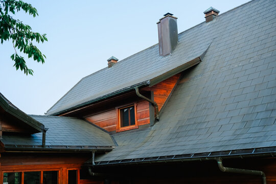 Chalet roof heights in daytime