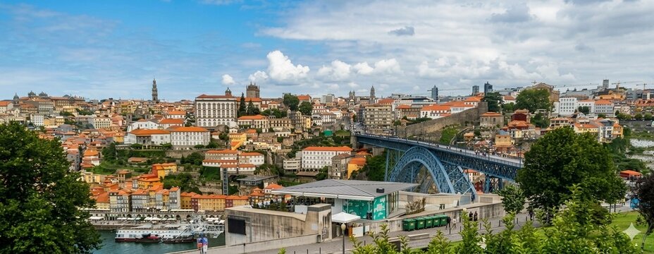 Paisaje urbano hist&oacute;rico de Oporto con el r&iacute;o Duero y arquitectura tradicional portuguesa.