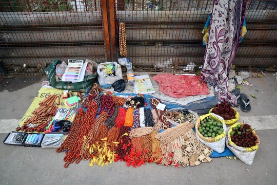 インド　ハリドワール　宗教用品の露天