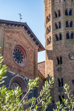 Romanesque facade of the Church of Sant'Andrea and Bartolomeo in Piazza della Repubblica, beside the distinctive medieval dodecagonal tower, Orvieto, Umbria, Italy