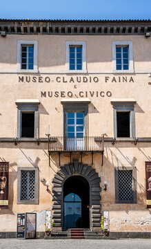 Facade of the Claudio Faina Archaeological Museum in Piazza del Duomo, housed in a historic palace and known for its important collection of Etruscan archaeological finds, Orvieto, Umbria, Italy
