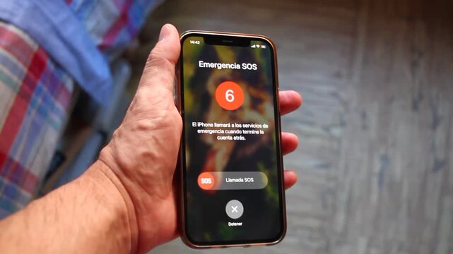 Llamada de emergencia SOS tel&eacute;fono m&oacute;vil pantalla de ayuda, auxilio y socorro cinco toques bot&oacute;n
