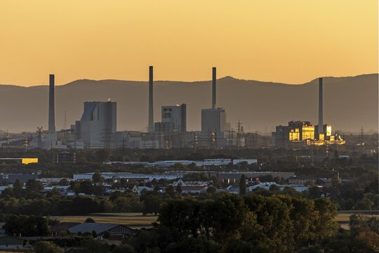 Industrial plant, Mannheim district heating plant in backlight, evening light, Rhein-Neckar district, Baden-W&uuml;rttemberg, Germany