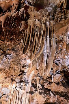 Grotte de la Madeleine, with typical stalactite formations of stalagmites and stalactites, UNESCO World Heritage Site, Saint-Rem&egrave;ze, Ard&egrave;che Gorge, Gorges de l'Ard&egrave;che, Vallon-Pont-d'Arc, Rh&ocirc;ne-Alpes, France