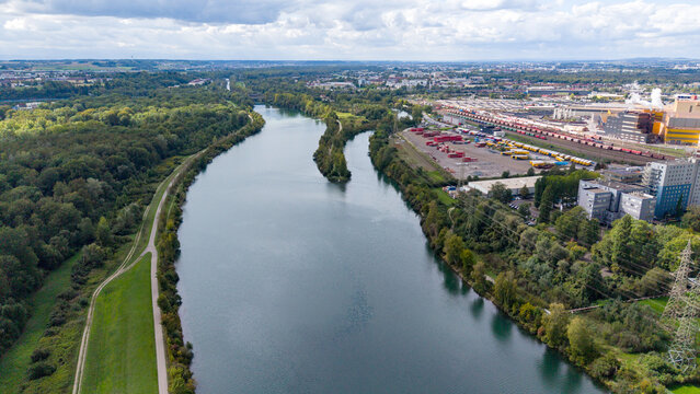 Luftaufnahme der Traun im Bereich der M&uuml;ndung in die Donau bei Linz