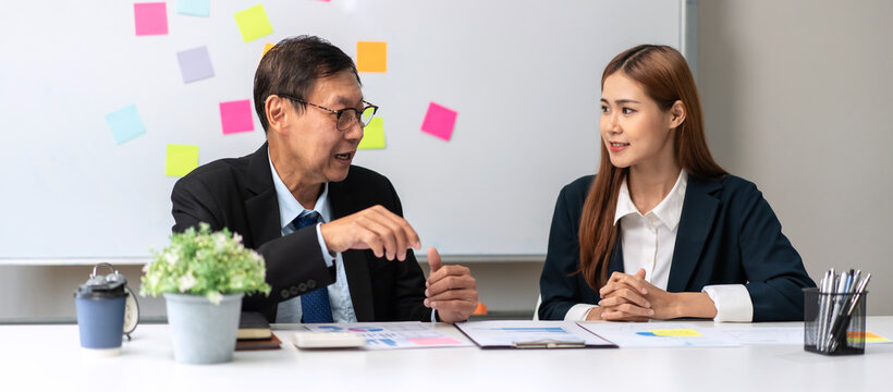 Two people are talking in a business meeting