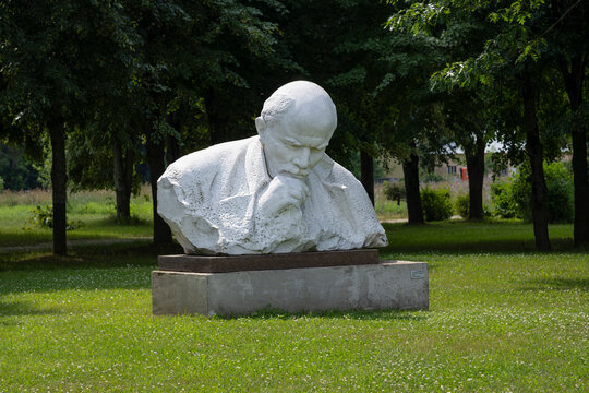 MOSCOW REGION, RUSSIA - JULY 02, 2026: Sculpture "V.I. Lenin the Thinker" in the exhibition "Monumental Propaganda". Museum-Reserve "Gorki Leninskie", Moscow region