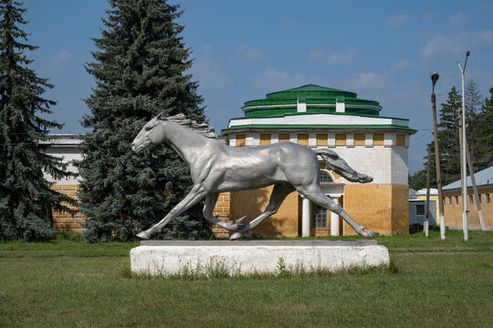 VORONEZH REGION, RUSSIA - JULY 16, 2026: Monument to the famous record-breaking stallion "Ulov" (Oryol trotter). Khrenovoe, Voronezh region