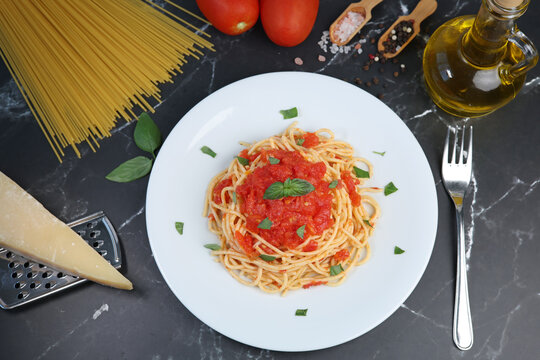 spaghetti pasta with tomato sauce and basil
