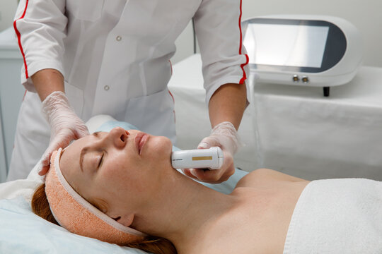 Facial Lifting Treatment for Chin Contouring and Double Chin Reduction in Woman
