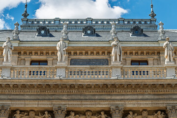 Stone statues of composers Donizetti Glinka Wagner and Verdi on the parapet of the Hungarian State Opera Budapest © Guillaume Angleraud