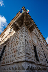 Monumental corner of Palazzo dei Diamanti in Ferrara with carved pillar © Andrea Tabaro