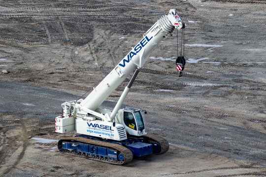 WASEL Liebherr LTR-1060 telescopic crawler crane. The tracked crane combines a telescopic boom with a crawler undercarriage for lifting and manoeuvring on construction and industrial sites. 