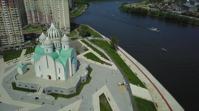 Forward tilt down over church and river walk