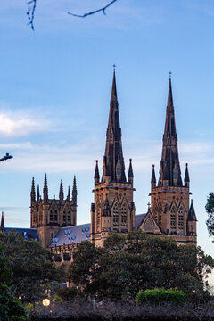 St Mary&rsquo;s Cathedral in Sydney stands tall at dusk