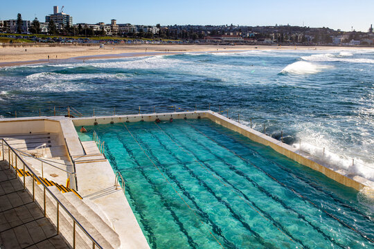 Coastal swimming pool built right beside the ocean