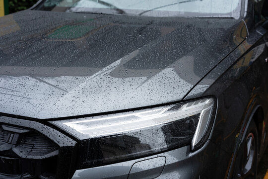 雨　車　水滴