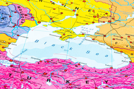 Geographic map of the Black Sea and the Crimean Peninsula, highlighting surrounding countries and regions, including Ukraine and Turkey and adjacent seas such as the Sea of ​​Azov