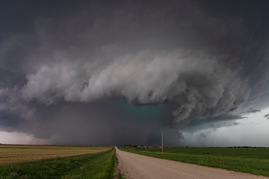 Supercell storm forming near enterprise, kansas