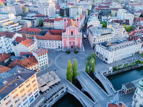 Pre&scaron;ernov Square and Triple Bridge at Sunrise in ljubljana, Slovenia
