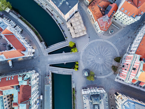Pre&scaron;ernov Square and the Triple Bridge at Sunrise in ljubljana