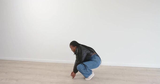 High-speed photography for dynamic scenes, standing in casual outfit, woman posing confidently in em
