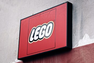 Fototapeta premium Neu-Ulm, Germany - September, 13, 2026: Classic sign of Lego Store in Neu-Ulm, Germany. Lego Group is a construction toys manufacturer based in Billund, Denmark.