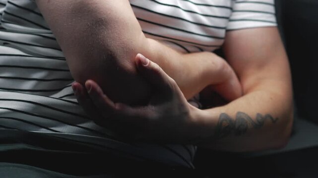 elbow joint pain in a man
