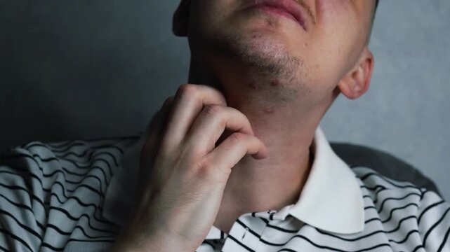 A man is scratching his neck.
Neck rash, pimples and a rash on the neck.