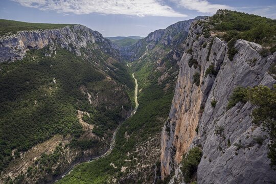 View into the Verdon Gorge at the Belvedere de la Dent d Aire, below river Verdon, Grand Canyon du Verdon, D&eacute;partement Alpes-de-Haute-Provence, Provence, France