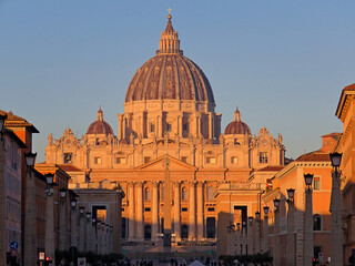 Vatican City, sunset, St. Peter's Basilica © Navacepe