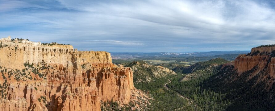 Bizarre rocky landscape, reddish sandstone formations, Canyon, Paria View, Bryce Canyon National Park, Utah, USA