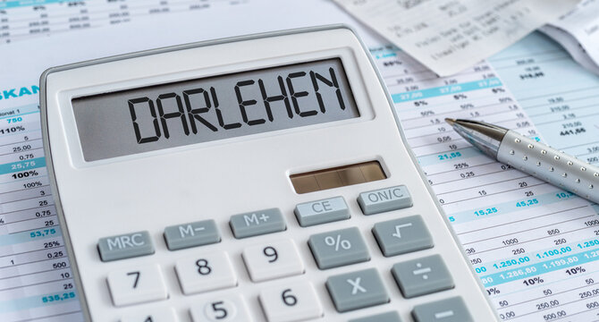 Taschenrechner mit Dokumenten - Darlehen