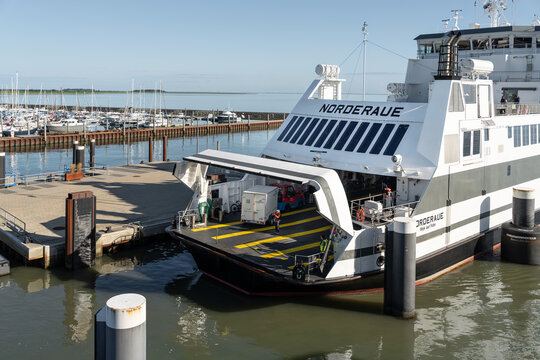 WYK, F&Ouml;HR, DEUTSCHLAND - 22.09.2026: W.D.R. F&auml;hre Norderaue bei der Einfahrt in den Hafen von Wyk auf der Insel F&ouml;hr