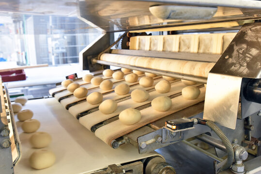 industrial production of bakery products on an assembly line - technology and machinery in the food factory