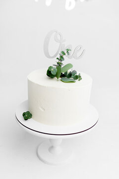 wedding cake decorated 1 year