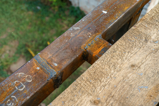 Example of a rough weld on square tubing. Weld quality assessment.