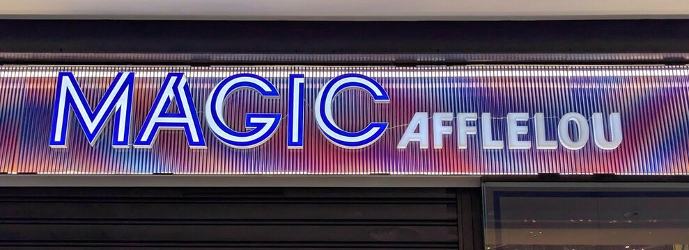 R&oacute;tulo comercial en la fachada de tienda de gafas Magic Afflelou en centro comercial Islazul, Madrid, Espa&ntilde;a, 30 de junio de 2026 
