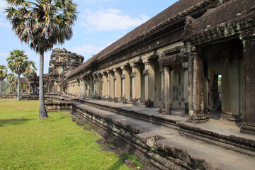 Obraz premium ruined hindu and buddhist khmer temple (angkor vat) in angkor in siem reap in cambodia 