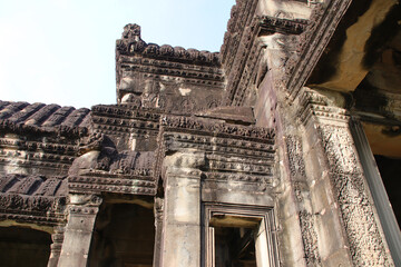 Obraz premium ruined hindu and buddhist khmer temple (angkor vat) in angkor in siem reap in cambodia 