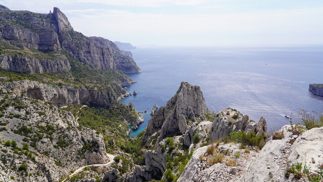 Kalkfelsen und Buchten im Nationalpark Calanques
