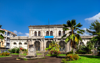 Fototapeta premium Historic facade of the old Palais de Justice courthouse in Fort-de-France, Martinique under a blue sky.
