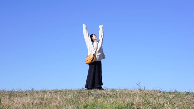 女性　ミドルエイジ　伸び　全身