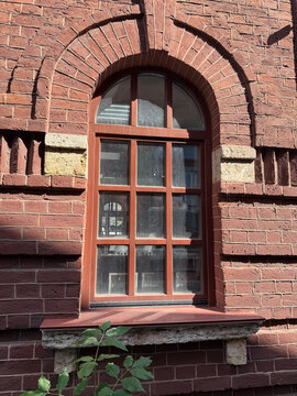 Vertical view of classical blockwork exterior with vaulted sash opening for cinematic scouting