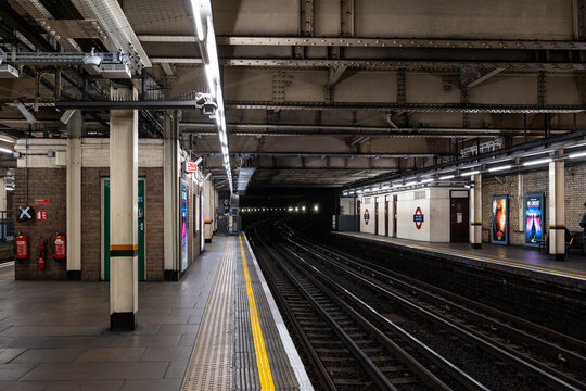 London, England, United Kingdom, August 16, 2026. High Street Kensington Underground Station empty platforms and railway track