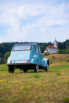 Citro&euml;n 2CV, genannt "Ente" bei Tannenberg