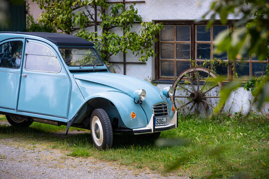 Citro&euml;n 2CV, genannt "Ente"